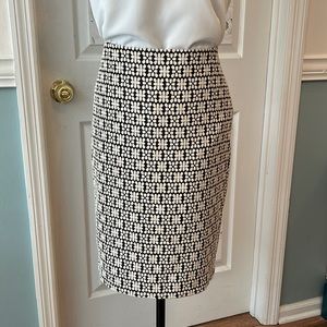 Banana Republic Black & Off-White Geometric Print Pencil Skirt Size 2